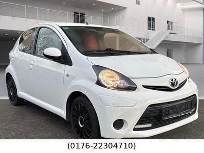 Weiß Gebraucht 2014 Toyota Aygo Cool Kleinwagen | 5.850 € (Fairer Preis)