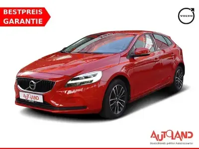Gebraucht Volvo V40 Momentum 152 PS (111 kW) 2017 Rot Limousine