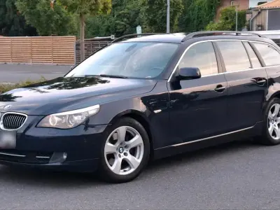 Gebraucht BMW 530 Sport Line 235 PS (172 kW) 2008 Blau Kombi