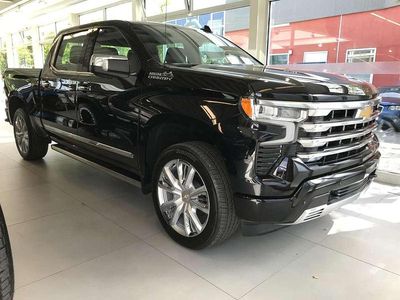 Schwarz (diamond black) Gebraucht 2024 Chevrolet Silverado SUV | 89.900 € (Guter Preis)