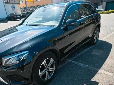 Gebraucht Mercedes GLC250 204 PS (150 kW) 2019 Schwarz Limousine
