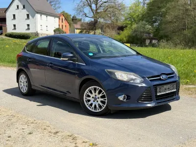 Second-hand Ford Focus Titanium 116 CP (85 kW) 2014 Albastru Hatchback