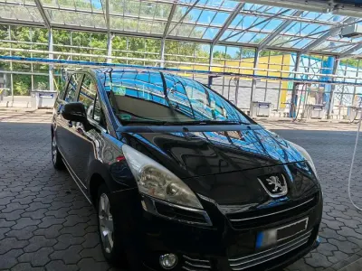 Gebraucht Peugeot 5008 109 PS (80 kW) 2010 Schwarz Van / Kleinbus