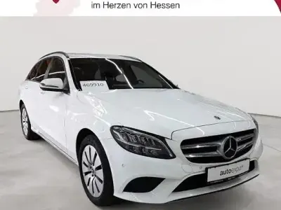 Gebraucht Mercedes C220 194 PS (142 kW) 2021 Polarweiß Kombi