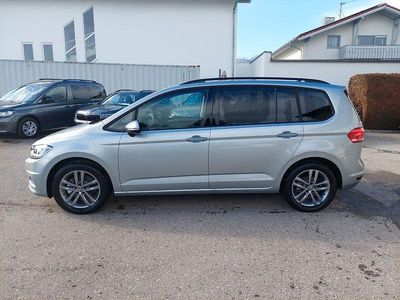 Neu VW Touran Comfortline 150 PS (110 kW) 2026 Silber Van / Kleinbus