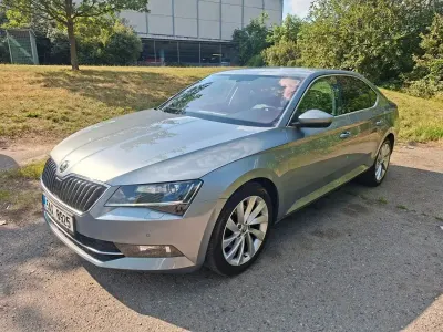 Gebraucht Skoda Superb Style 150 PS (110 kW) 2016 Grau Limousine