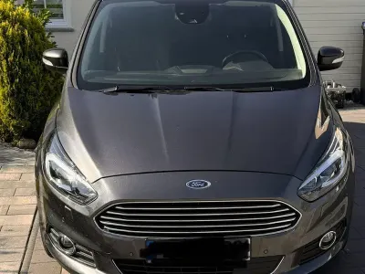 Gebraucht Ford S-MAX Titanium 241 PS (177 kW) 2019 Grau Van / Kleinbus