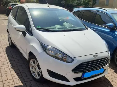 Gebraucht Ford Fiesta SYNC Edition 101 PS (74 kW) 2013 Weiß Limousine
