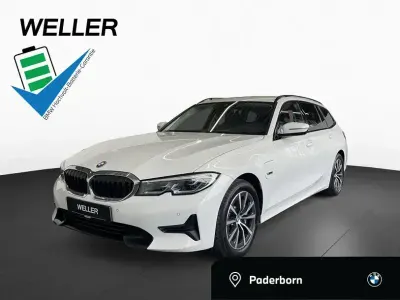Begagnad BMW 330e Shadowline 292 HK (214 kW) 2022 Vit Kombi