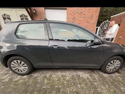 Gebraucht VW Golf 90 PS (66 kW) 2017 Grau Coupé