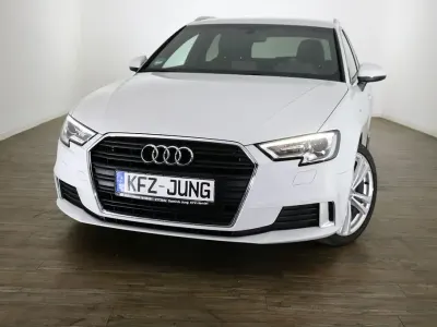Gebraucht Audi A3 S-Line 140 PS (102 kW) 2019 Gletscherweiss Limousine