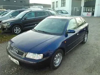 Second-hand Audi A3 Attraction 90 CP (66 kW) 2000 Albastru Hatchback
