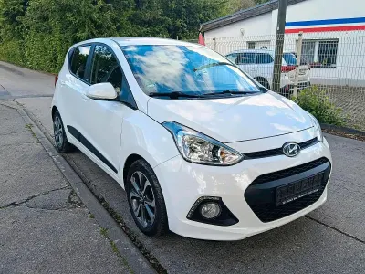 Gebraucht Hyundai i10 87 PS (63 kW) 2016 Weiß Kleinwagen