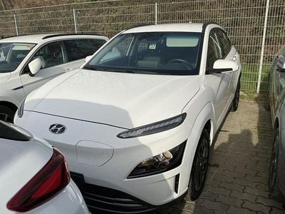 Gebraucht Hyundai Kona Select 100 kW (136 PS) 2022 Weiß SUV