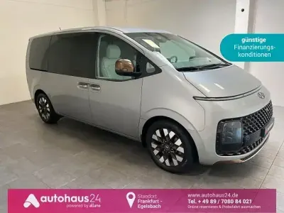Gebraucht Hyundai Staria Signature 177 PS (130 kW) 2023 Silber Van / Kleinbus