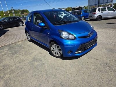 Second-hand Toyota Aygo Cool 68 CP (50 kW) 2013 Albastru Hatchback