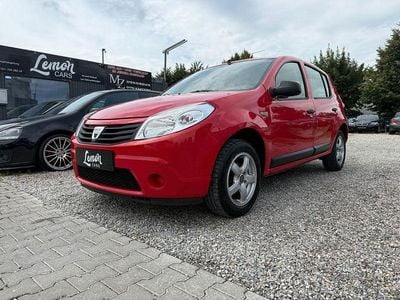 Rot Gebraucht 2009 Dacia Sandero Limousine | 1.490 € (Etwas zu teuer)
