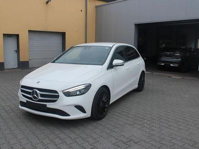 Gebraucht Mercedes B180 136 PS (100 kW) 2019 Weiß Kleinwagen