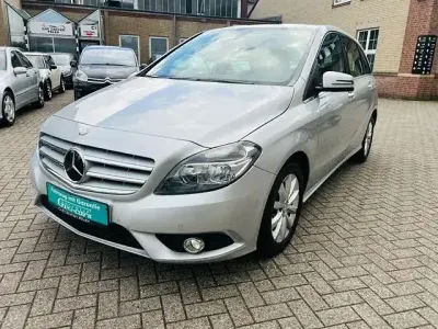 Gebraucht Mercedes B180 122 PS (89 kW) 2014 Silber Kleinwagen