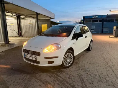Gebraucht Fiat Grande Punto 65 PS (47 kW) 2009 Weiß Kleinwagen