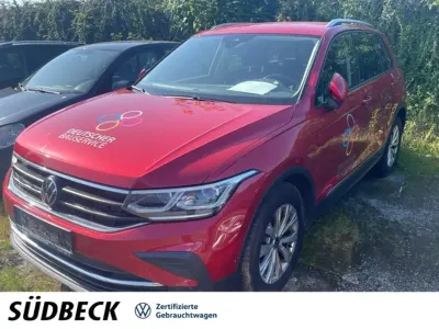 Gebraucht VW Tiguan Life 150 PS (110 kW) 2023 Kings red metallic SUV