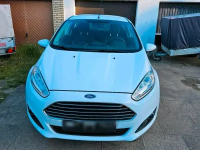 Gebraucht Ford Fiesta 100 PS (73 kW) 2015 Weiß Kleinwagen