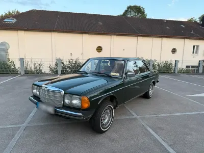 Gebraucht Mercedes 240 72 PS (52 kW) 1984 Grün Limousine