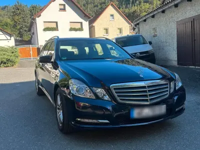 Gebraucht Mercedes E250 204 PS (150 kW) 2012 Blau Kombi