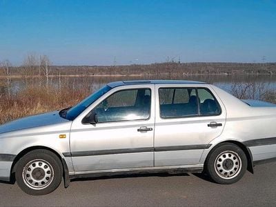 Gebraucht VW Vento 90 PS (66 kW) 1994 Silber Limousine