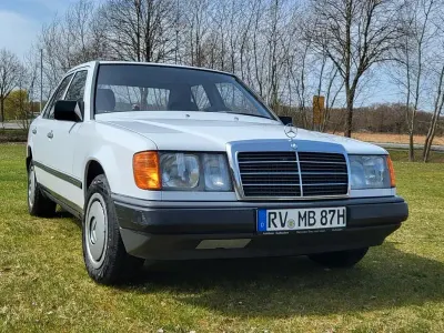 Gebraucht Mercedes 230 136 PS (100 kW) 1987 Weiß Limousine