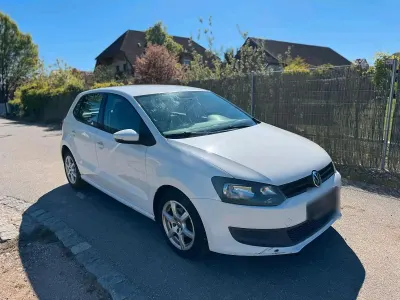 Gebraucht VW Polo 75 PS (55 kW) 2010 Weiß Kleinwagen