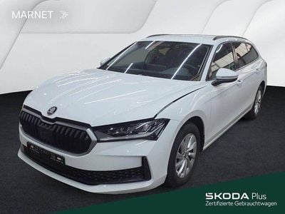 Gebraucht Skoda Superb Essence 150 PS (110 kW) 2025 Kristallweiß uni Kombi