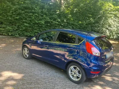 Gebraucht Ford Fiesta 125 PS (91 kW) 2014 Blau Kleinwagen