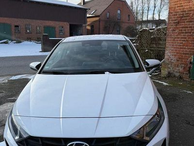 Gebraucht Hyundai i20 Select 84 PS (61 kW) 2022 Weiß Kleinwagen