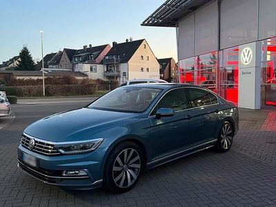 Usata VW Passat R-line 190 CV (139 kW) 2016 Blu Berlina