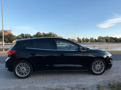 Gebraucht Ford Focus Titanium 125 PS (91 kW) 2020 Schwarz Limousine