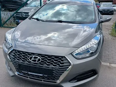 Gebraucht Hyundai i40 Space 136 PS (100 kW) 2019 Grau Kombi