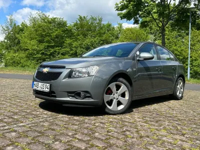 Używany Chevrolet Cruze LT 141 KM (103 kW) 2011 Szary Sedan/Limuzyna