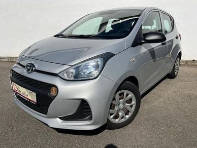 Gebraucht Hyundai i10 Classic 67 PS (49 kW) 2018 Sleek silver / met Kleinwagen