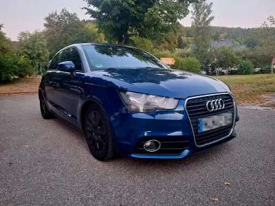 Gebraucht Audi A1 Ambition 122 PS (89 kW) 2011 Blau Kleinwagen