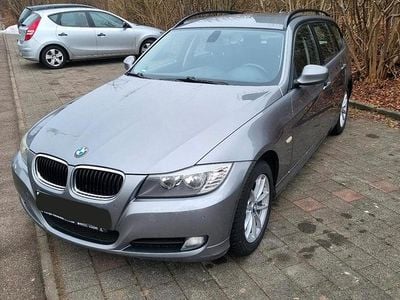 Grau Gebraucht 2009 BMW 318 Kombi | 2.599 € (Guter Preis)