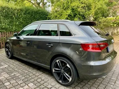 Gebraucht Audi A3 Ambition 105 PS (77 kW) 2014 Schwarz Limousine
