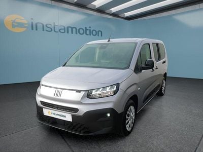 Neu Fiat Doblò 131 PS (96 kW) 2025 Blau Van / Kleinbus