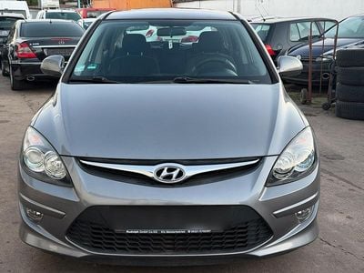 Grau Gebraucht 2011 Hyundai i30 Limousine | 4.499 €