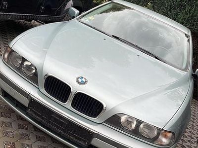 Usata BMW 520 Basis 150 CV (110 kW) 1999 Verde Berlina