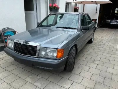 Gebraucht Mercedes 190 136 PS (100 kW) 1989 Grau Limousine