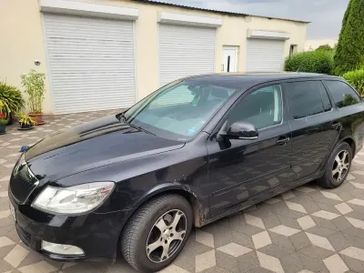 Gebraucht Skoda Octavia Elegance 102 PS (75 kW) 2010 Schwarz Kombi