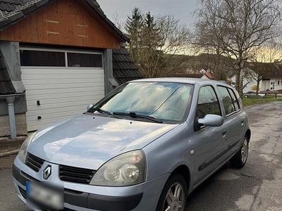 Gebraucht Renault Clio II 82 PS (60 kW) 2004 Silber Kleinwagen