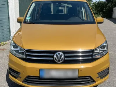 Gebraucht VW Caddy Comfortline 102 PS (75 kW) 2018 Gold Van / Kleinbus