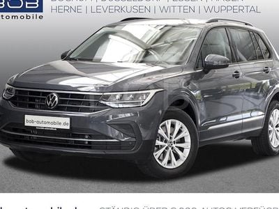 Delfingrau metallic (grau) (grau) Gebraucht 2023 VW Tiguan Life SUV | 25.250 € (Guter Preis)